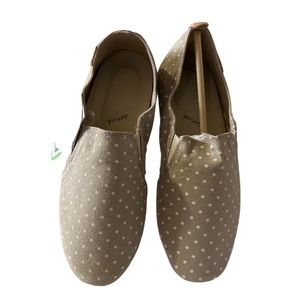 Brand new with tags and Box Sanuk Isabell flats with yoga mat bed size 8.5
